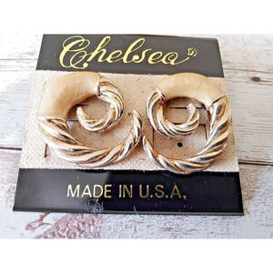 NWT 1980s Vintage Earrings Unique Off-White and Gold Tone Horns